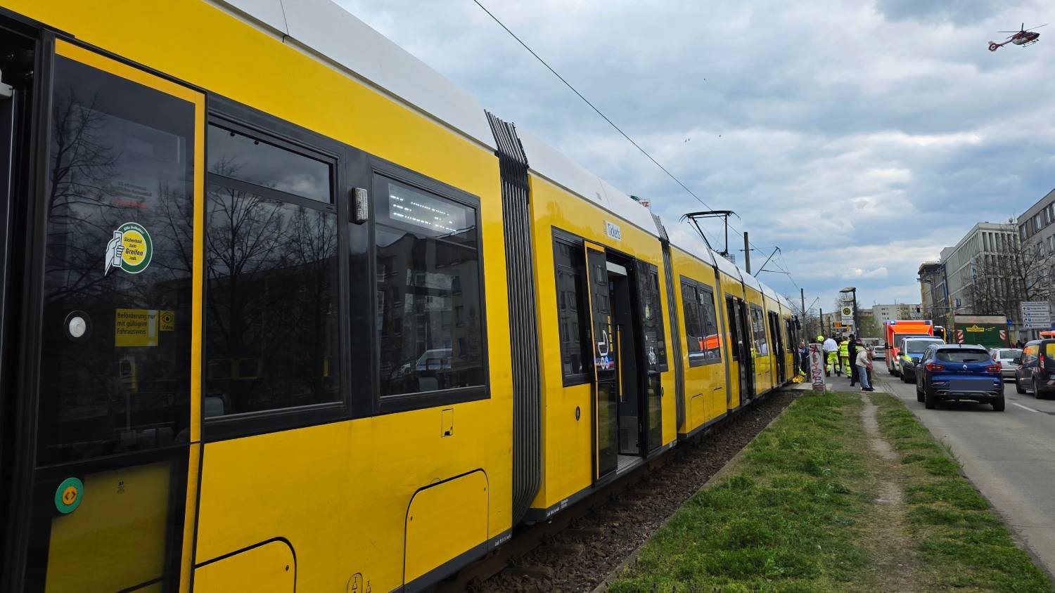 Tram erfasst Mann auf Übergang – schwer verletzt