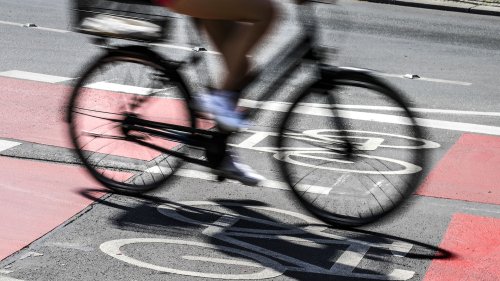 Zwei schwer verletzte Radfahrer bei Unfällen in Berlin-Mitte