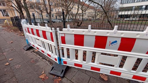 Einsturzgefahr! Immer mehr Absperrgitter auf Berliner Bürgersteigen
