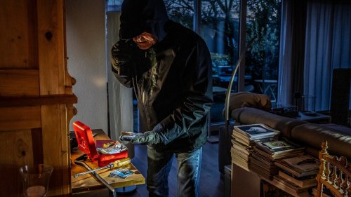 Einbruch während Bewohner schlafen – Diebe machen fette Beute
