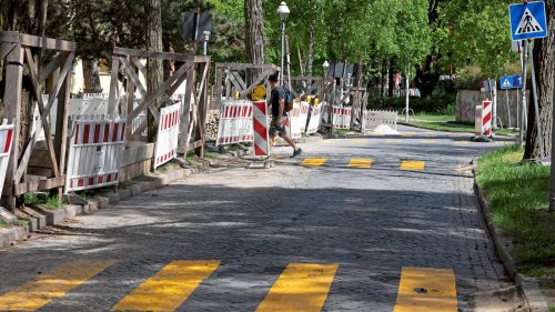 Gaga-Verkehrsplanung! 5 Zebrastreifen auf 80 Metern!