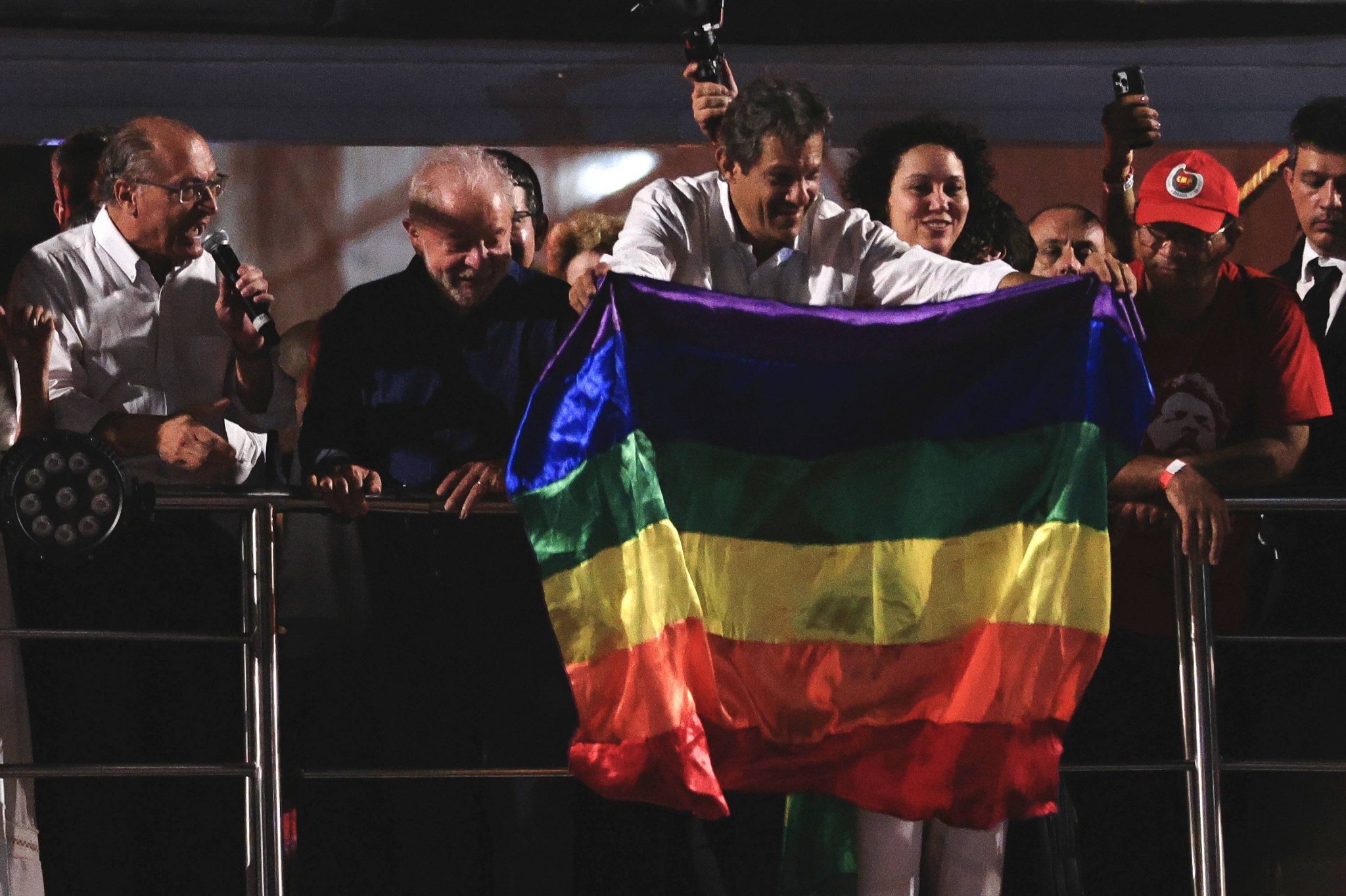 "Casi fui enterrado vivo. Es una resurrección": Lula celebra su victoria en las elecciones de Brasil y Bolsonaro guarda silencio