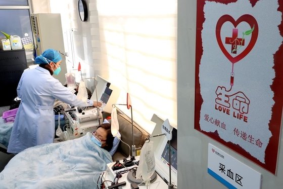 Covid Surge Leaves Blood Banks Begging for Donations Around China