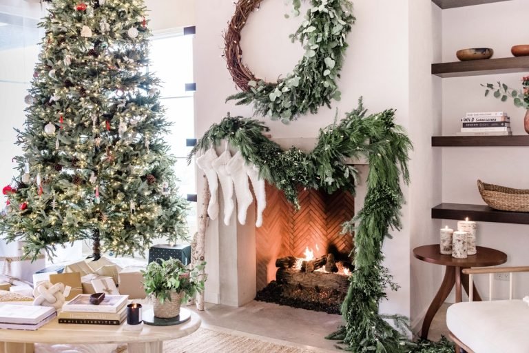 The Small Space Guide to Decorating Your Home for the Holidays