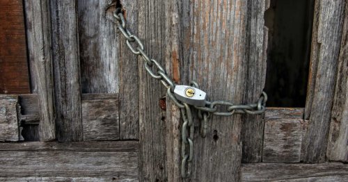 Logements squattés : pourquoi de plus en plus de propriétaires perdent "tout" sans pouvoir réagir ?