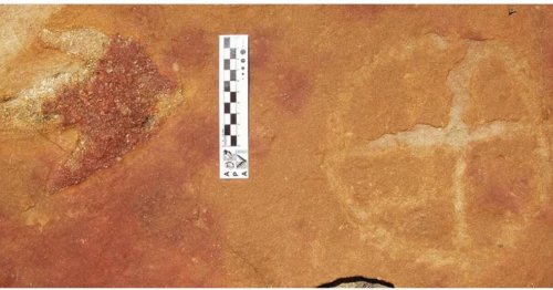 Des pétroglyphes et des empreintes de dinosaure découvertes sur des gravures préhistoriques !