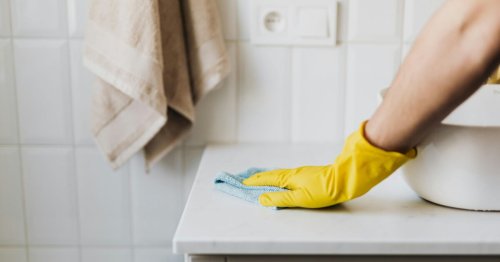 Comment nettoyer efficacement les joints de carrelage noircis ?