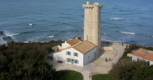 Vagues carrées à l’Île de Ré : un phénomène naturel aussi rare que spectaculaire