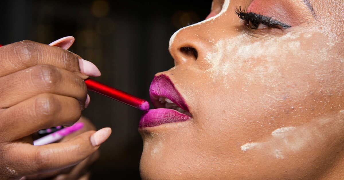 Pourquoi le maquillage waterproof ne craint-il pas l'eau ?