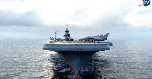 Le porte-hélicoptères Tonnerre est à Cherbourg et il ne passe pas inaperçu