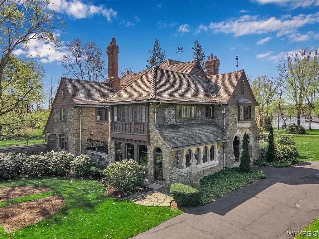 1921 Mansion For Sale In Bemus Point New York — Captivating Houses