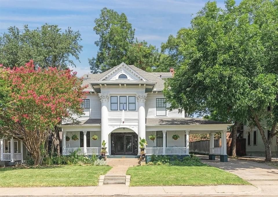 1920 Neoclassical For Sale In Dallas Texas — Captivating Houses