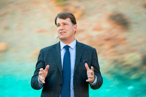 Ford CEO Thinks Mega EV Batteries And Long Ranges Are Not Important