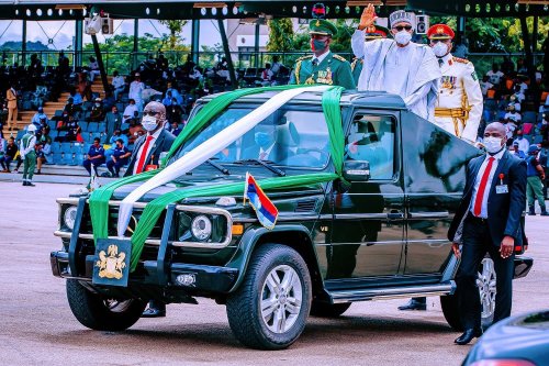 Moments Buhari Arrived Eagle Square Abuja In Style with Armored Mercedes Benz S550, Mercedes-Maybach G650 Landaulet