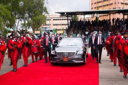 Moments Buhari Arrived Eagle Square Abuja In Style with Armored Mercedes Benz S550, Mercedes-Maybach G650 Landaulet