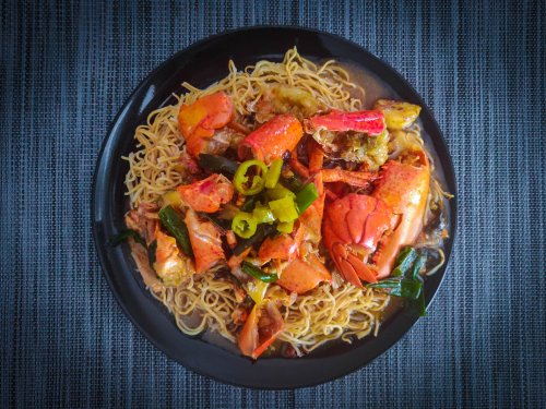 Seongtong Longha Wuiyimin 上湯龍蝦燴伊麵: Cantonese Braised Lobster with Egg Noodles