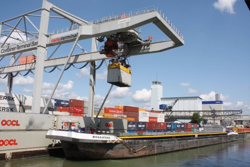 Binnenschifffahrt - Logistik-Dienstleister rechnet mit Schifffahrtsstopp am Rhein