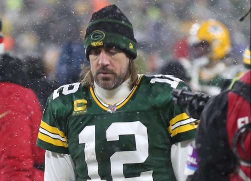 Twitter Is Flaming Aaron Rodgers After He & The Green Bay Packers Flopped Against 49ers