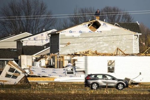 Tornadoes strike Arkansas, Illinois; 4 dead, dozens injured (World)