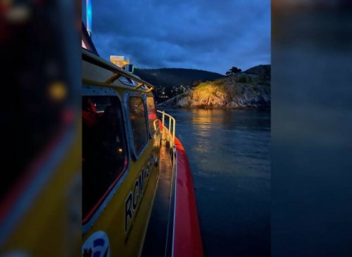 Royal Canadian Marine Search and Rescue save two students stranded on West Vancouver islet
