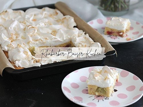 Fluffiger Rhabarber-Baiser-Kuchen vom Blech - Blechkuchenrezept « Castlemaker Food & Lifestyle Magazin