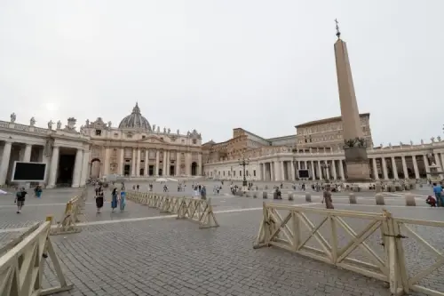 Pope Francis to sign human fraternity document with Nobel laureates in St. Peter’s Square