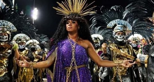 Com desfile engajado, Mangueira critica Bolsonaro e seus seguidores