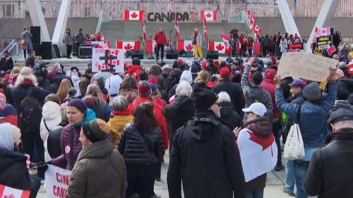 Toronto crowd gets its elbows up in show of solidarity against U.S. tariffs, annexation threats