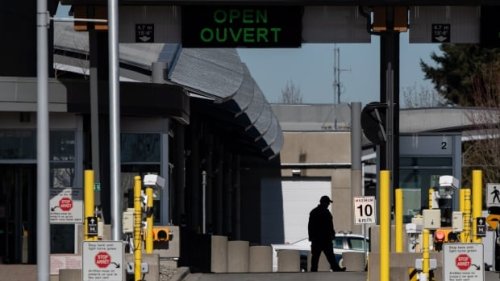 Border reopening plan facing roadblock as thousands of border officials consider strike action | CBC News