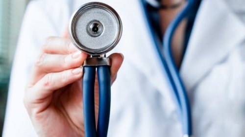 Alberta Medical Association head concerned over government lifting COVID restrictions | CBC News