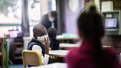 Edmonton-area schools facing worst staffing crunches of COVID-19 pandemic | CBC News