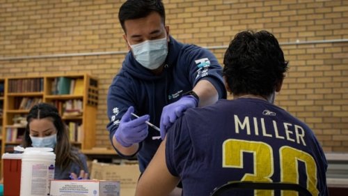 Toronto's new 'hyper-local' strategy the right move to target the unvaccinated, experts say | CBC News