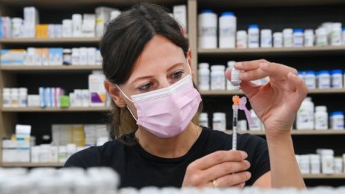 Ontario Moderna vaccines scaled up after Pfizer shipment delayed | CBC News