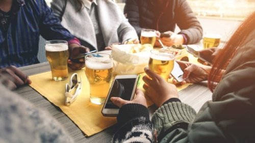 Scan QR-code menus with a side of caution, say privacy experts | CBC Radio