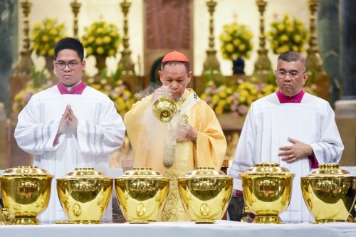 Priests who neglect prayer fall to worldly temptations, says Manila archbishop