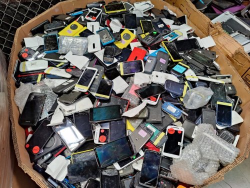 Got old, even broken, gadgets lying around? This website will pay you cash for them