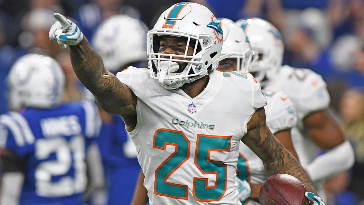 All-Pro cornerback Xavien Howard requests trade from Dolphins amid contract dispute