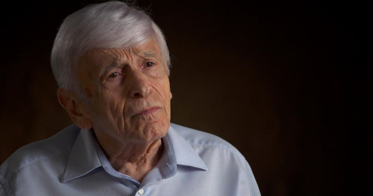 How a father's final message motivated a Holocaust survivor to record his memories