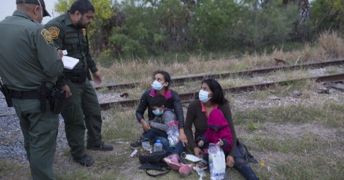 Judge orders U.S. to reinstate Trump-era "Remain in Mexico" asylum policy