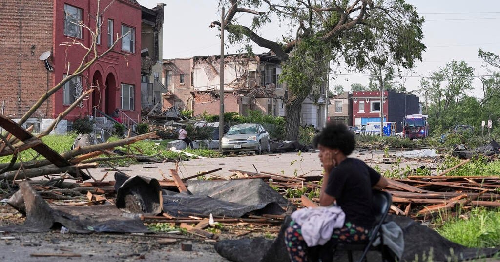 Severe storms that swept across the Midwest kill at least 21