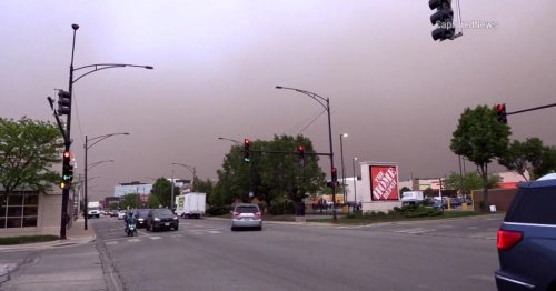 See the moment a dust storm blanketed Chicago; "It's like something out of the history books"