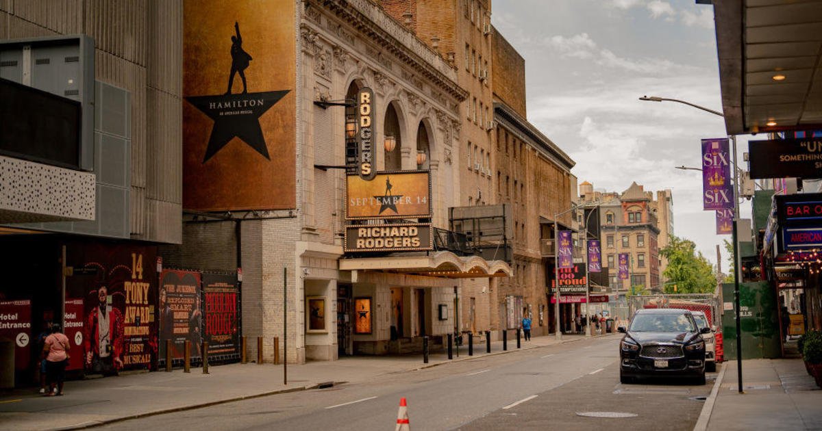 "It's electric": Broadway reopens at full capacity with shows including "Hamilton"
