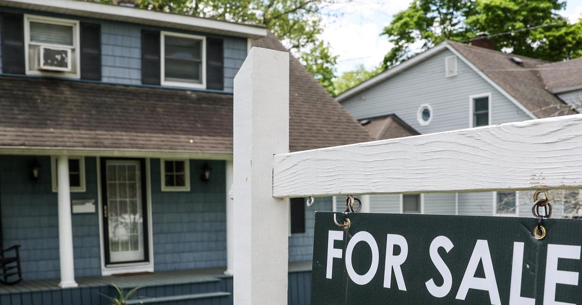 As housing cools, some sellers in "Zoom towns" help buyers with mortgage costs