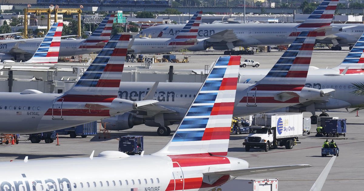 American Airlines and United pare flights as delays and cancellations surge
