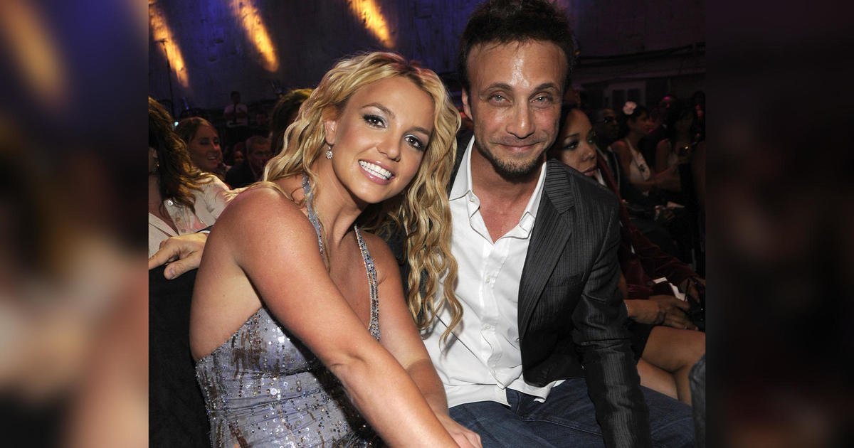Britney Spears' longtime manager Larry Rudolph resigns