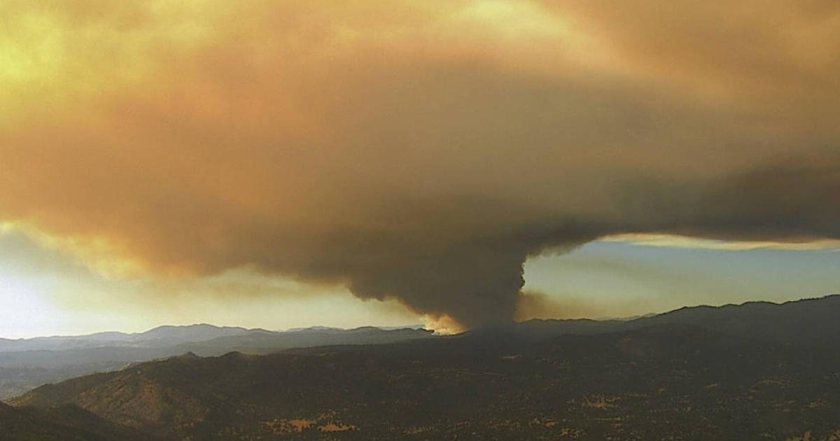 New wildfire erupts near Yosemite, forces evacuations
