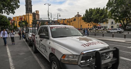 Mexican police find 7 bodies, 5 of them decapitated, inside a car with messages "detailing the reason they were killed"