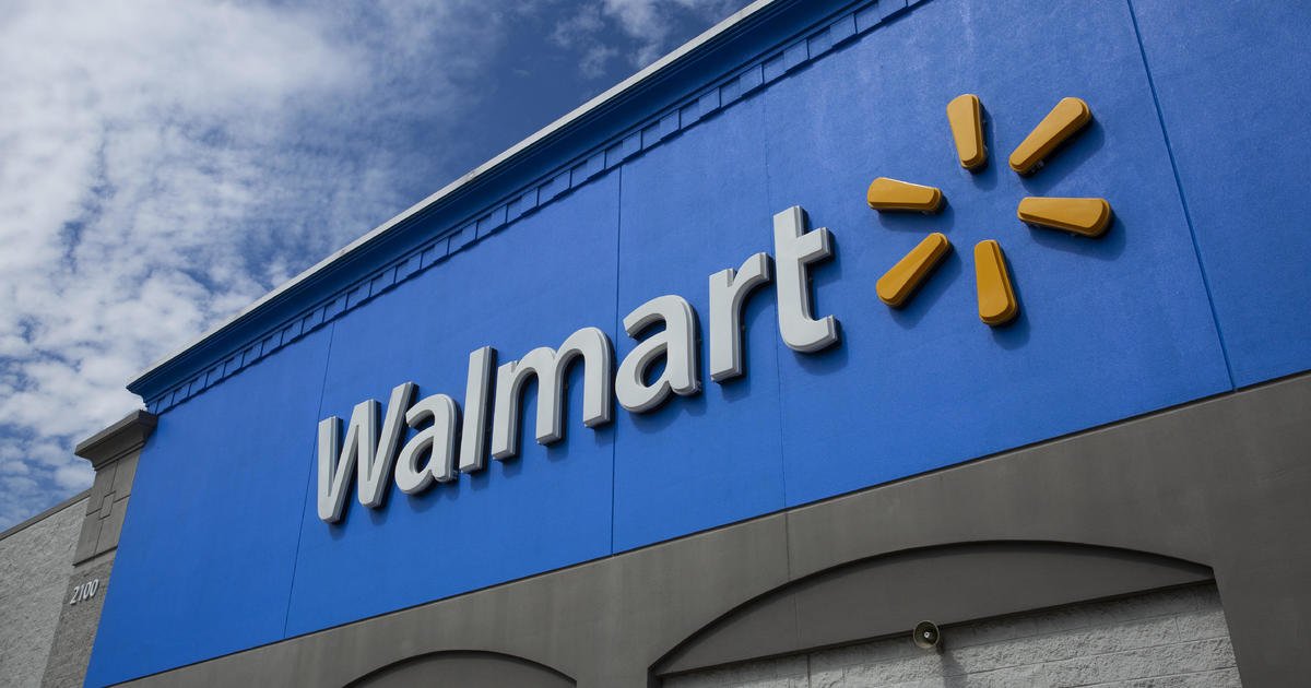 Walmart will give 740,000 employees a free Samsung smartphone