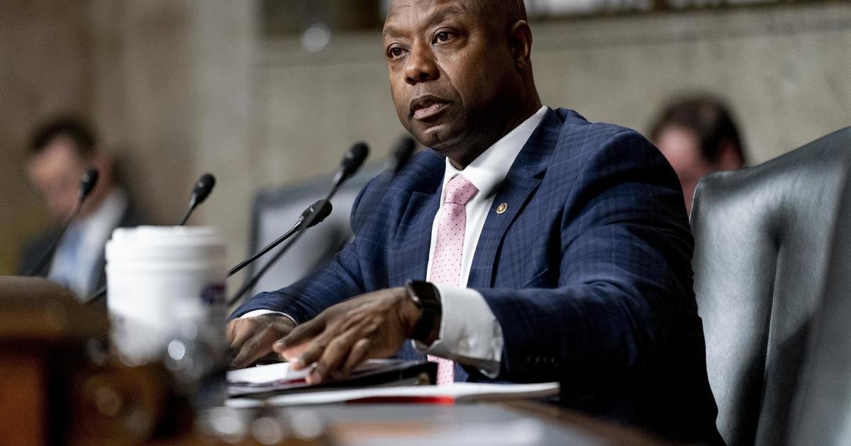 GOP Sen. Tim Scott on FBI search of Trump's Mar-a-Lago home: "We need to let this play out"
