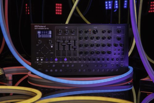 Roland SH-4d polysynth: 11 models in one knob-y box with tons of extras, drums – and motion